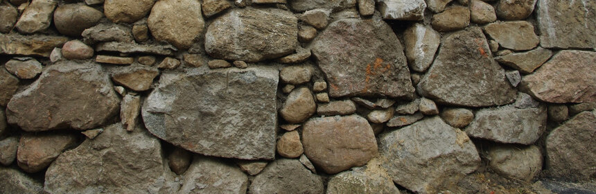 Kamień fundamentowy granitowy